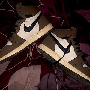 Jordan 1 Mocha brown only worn once